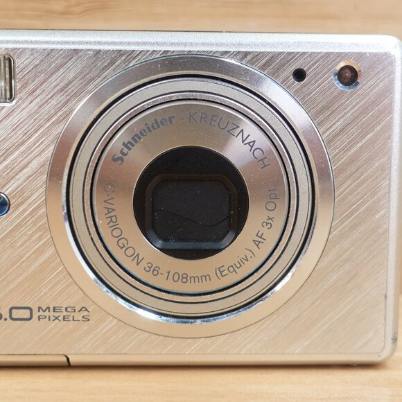 Kodak EasyShare V530 / 5MP Stylish Digital Camera / Compact / Tested & Working - Picture 4 of 12